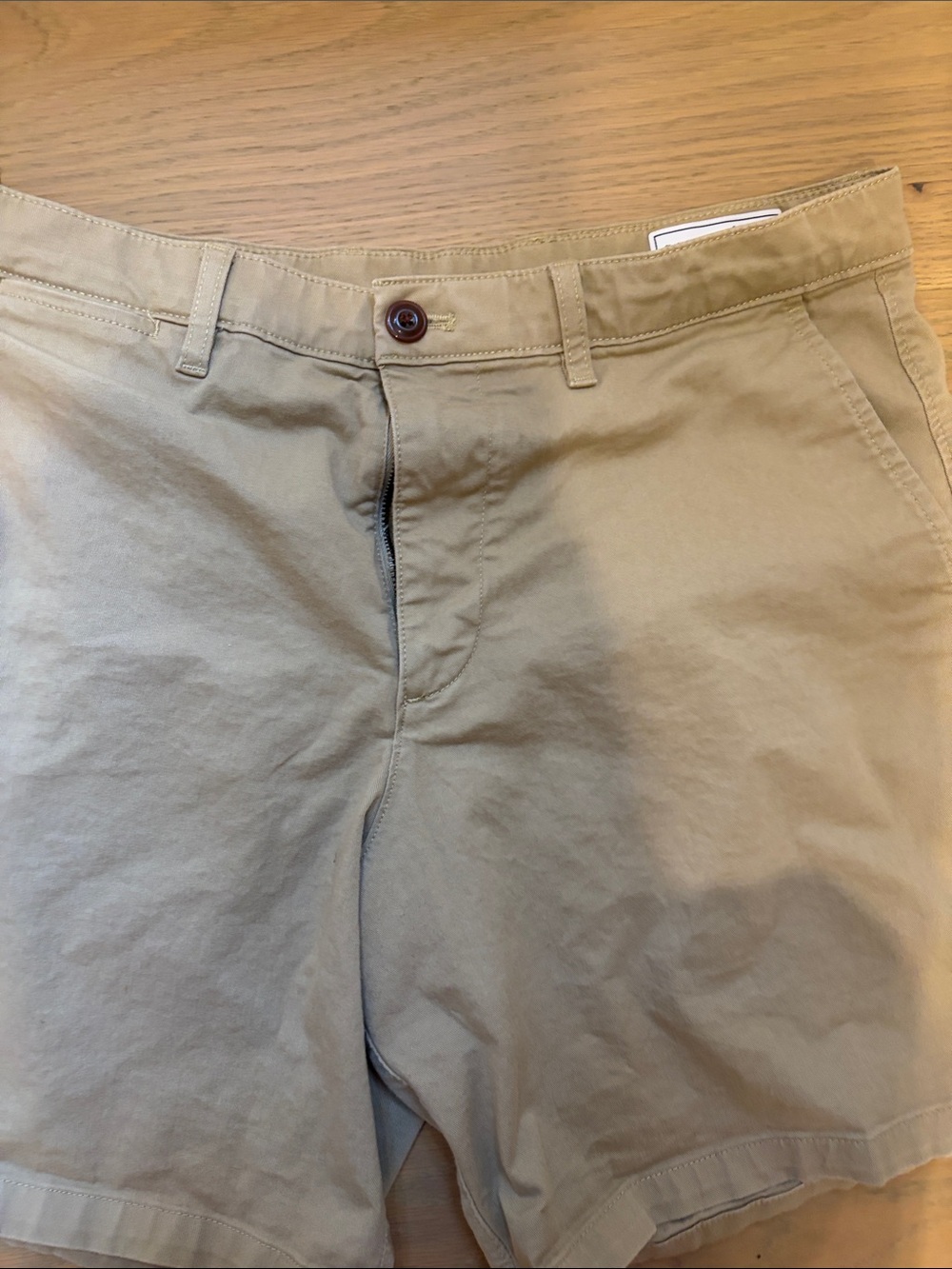 Men’s Gap Khaki Shorts - 8 inch - Picture 2 of 3